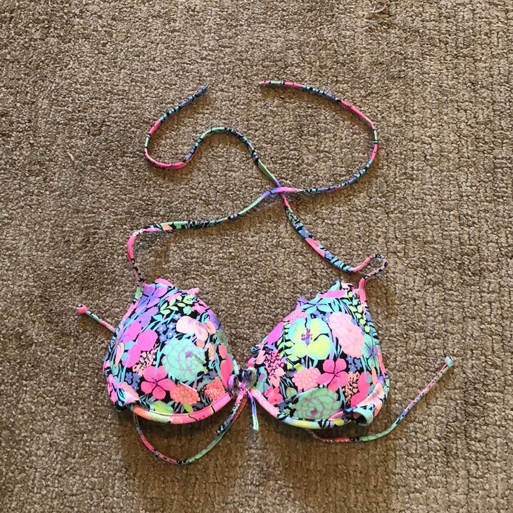 Victoria’s secret bathing suit top
